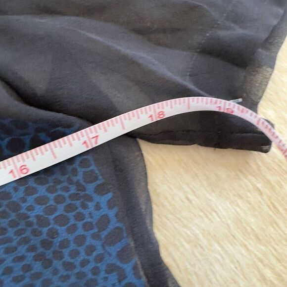 Designer Tibi Top 100% Silk Bateau Neckline Short Sleeve Layered Black Blue Shir - Picture 7 of 7